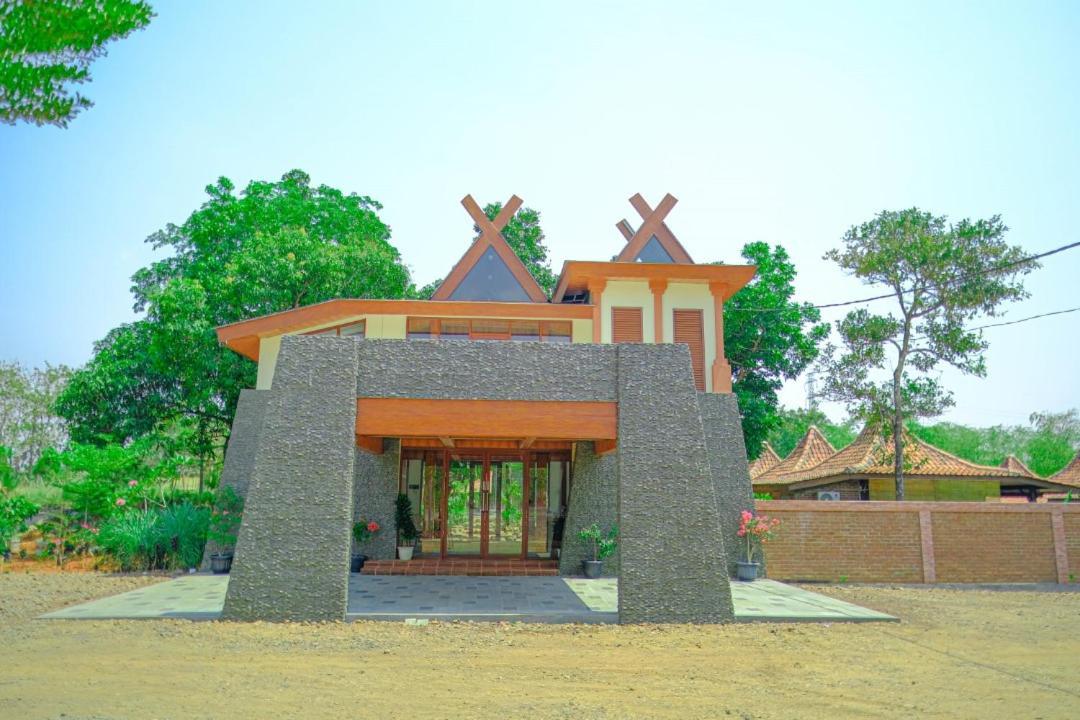 Point Of View Hotel & Resort Majalengka Exterior photo
